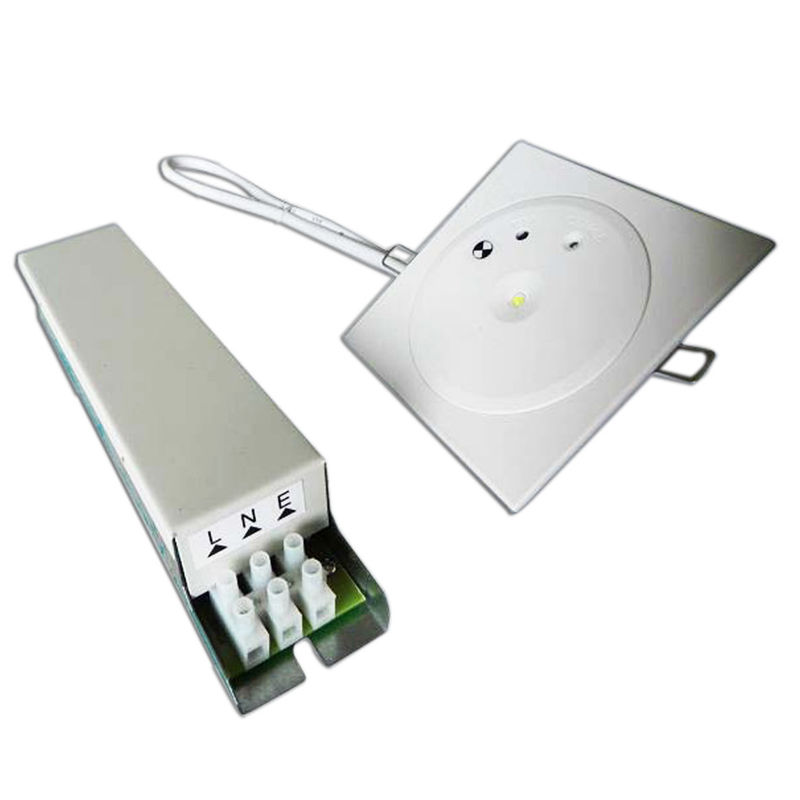 Commerciële Plafond Inbouw Oplaadbare LED Noodverlichting met Batterijback-up 3W SMD Witte Ni-Mh Batterij